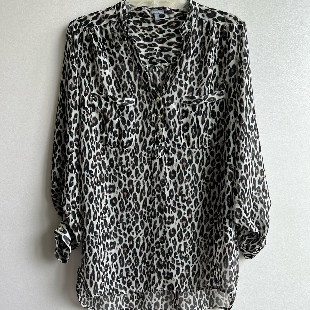 Adorable Cheetah Print V-neck Blouse